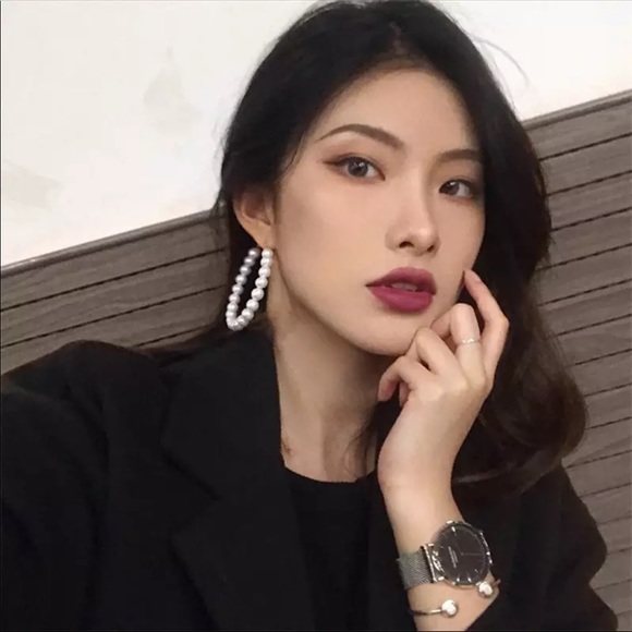 Fashion Faux Pearl Hoop Earrings - Picture 5 of 5